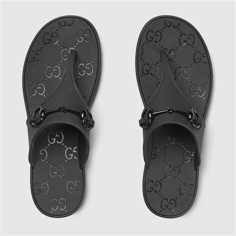 Women's thong sandal with Horsebit in black rubber 